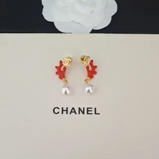 Chanel 红色珊瑚和珍珠坠耳耳环