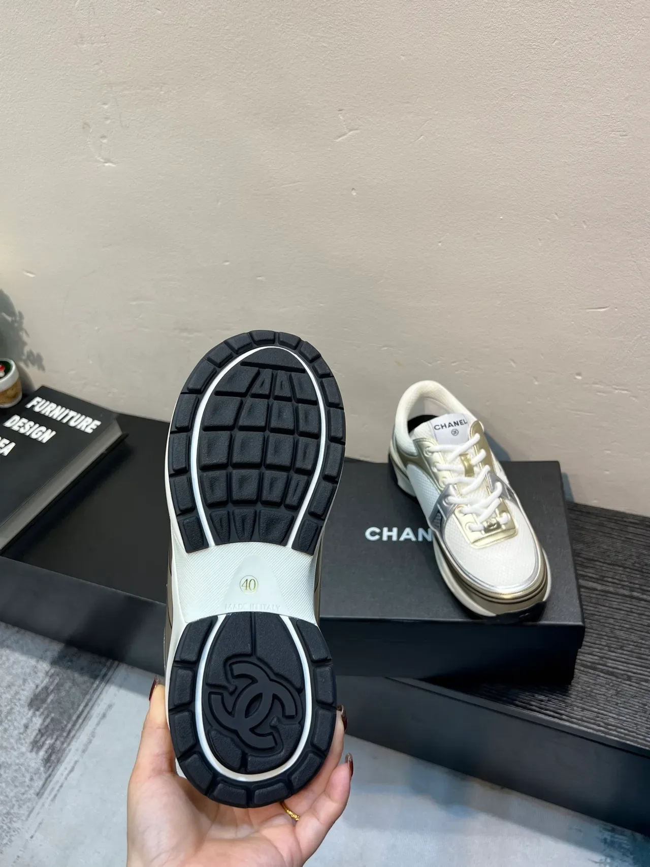 Chanel Runway Runner Blanco y Dorado Metálico Zapatillas Lifestyle 9