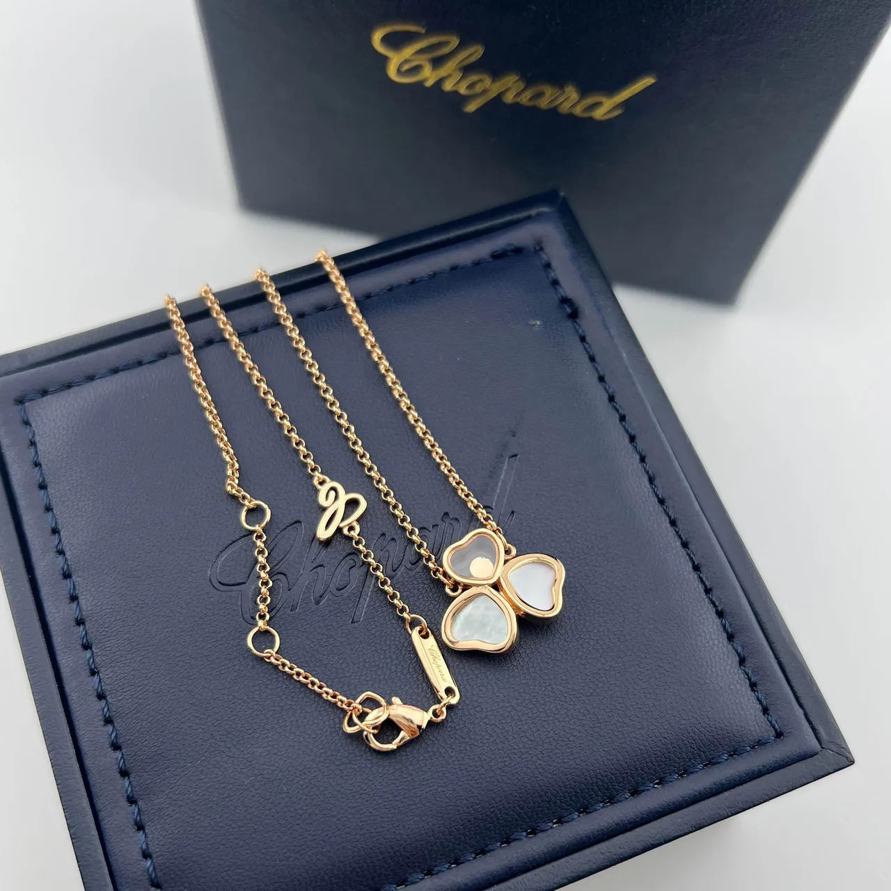 Collier triple-cœur pendentif en chaîne d'or rose rouge Chopard Happy Hearts 2