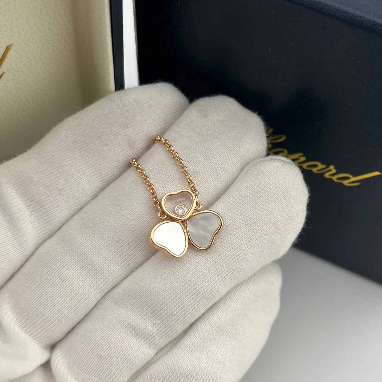 Collier triple-cœur pendentif en chaîne d'or rose rouge Chopard Happy Hearts 3