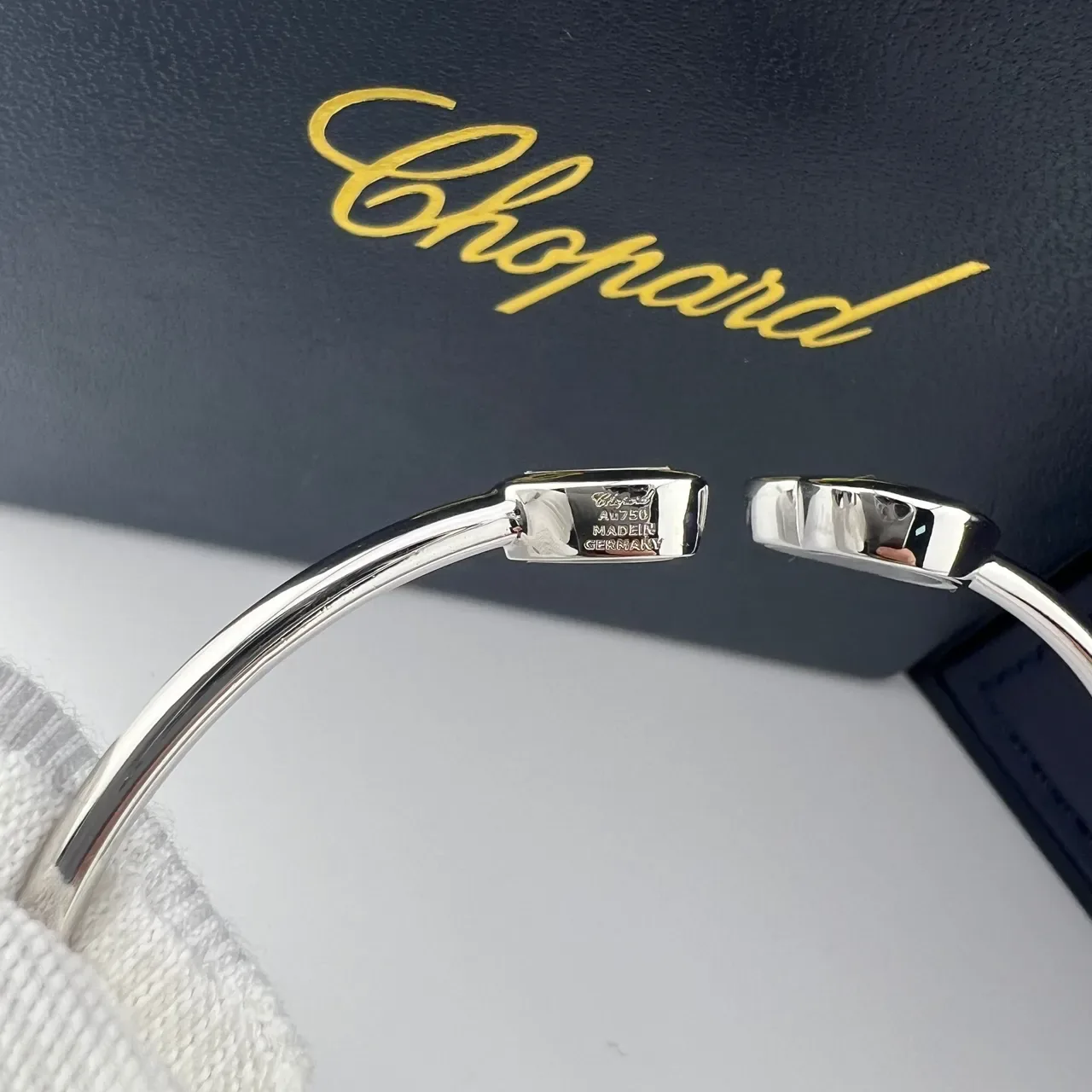 Chopard Happy Hearts Heart-Shaped Floating Diamond Bangle Bracelets 2