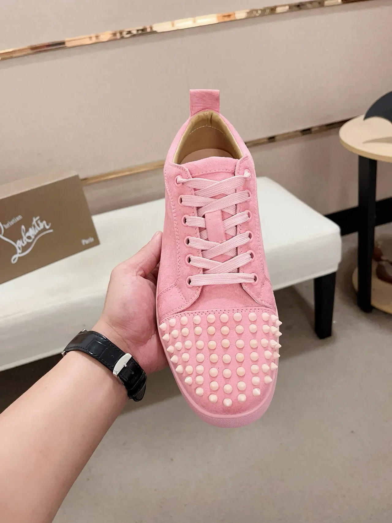 Christian Louboutin Spiky Sneaker daim rose lifestyle sneaker 2