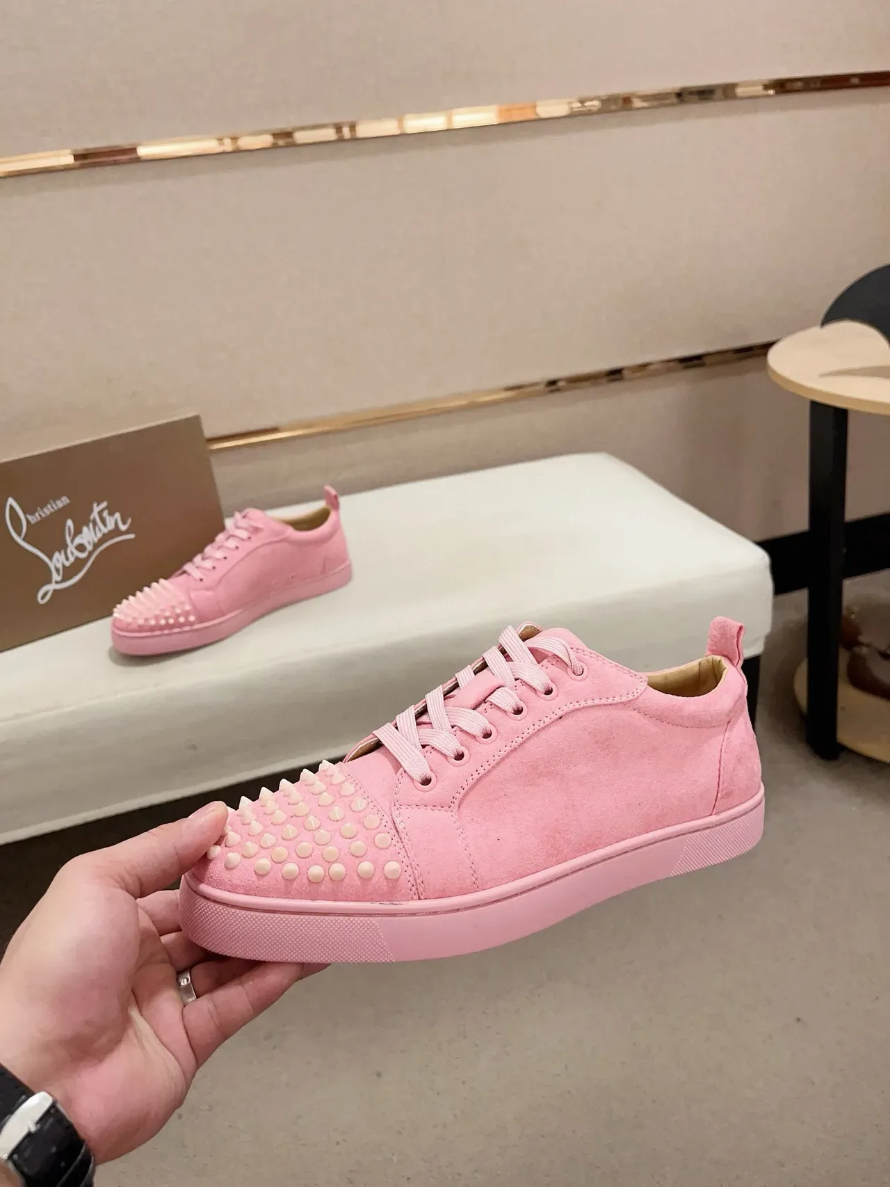 Christian Louboutin Spiky Sneaker daim rose lifestyle sneaker 3