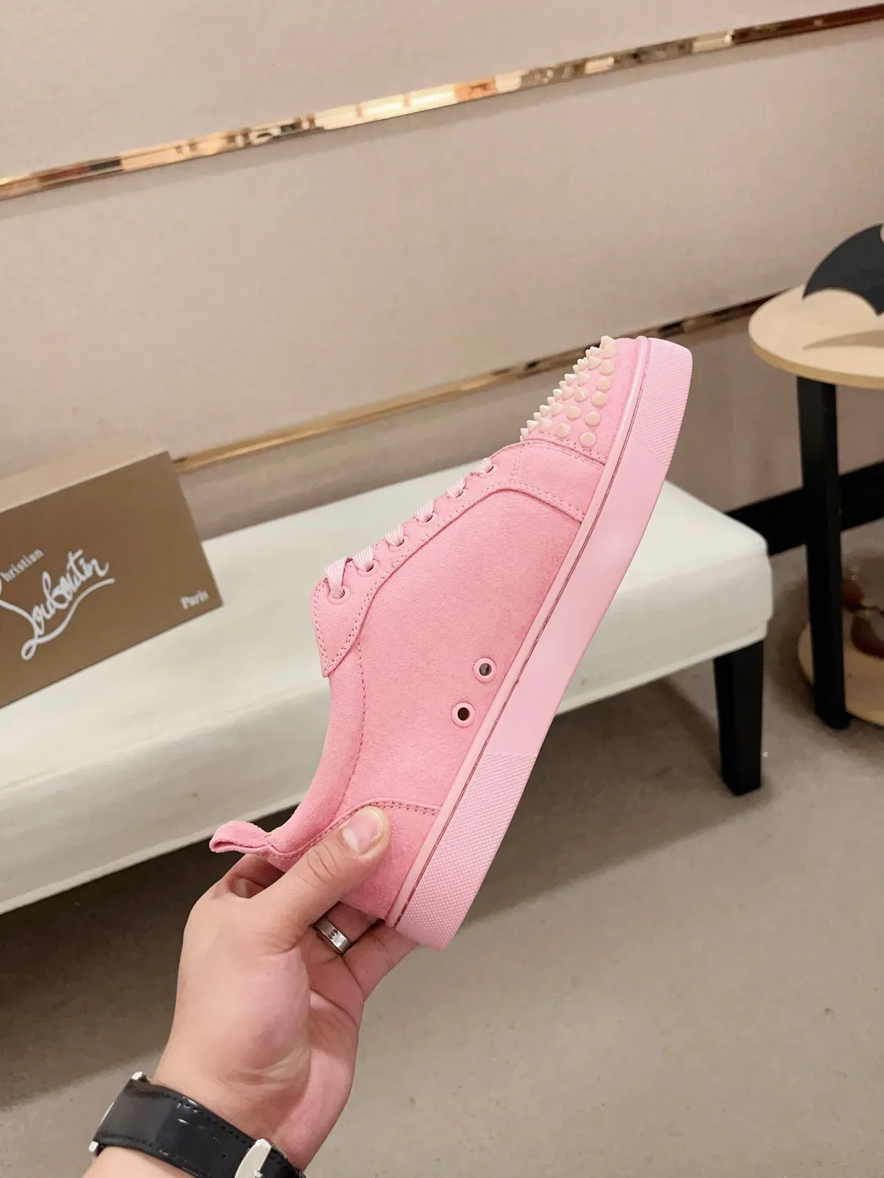 Christian Louboutin Spiky Sneaker daim rose lifestyle sneaker 5