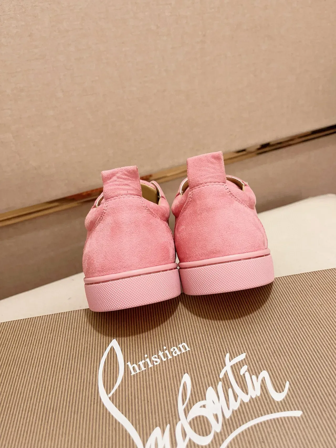 Christian Louboutin Spiky Sneaker daim rose lifestyle sneaker 8