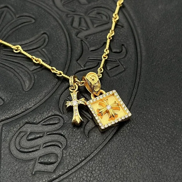 Chrome Hearts Croix et Pavé Carré Double Pendentif 9