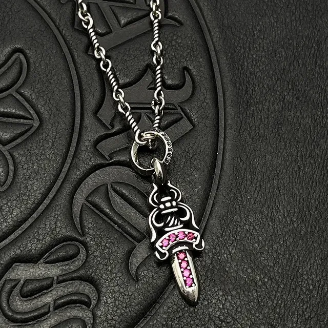 Collier Chrome Hearts Pendentif Dagger Argent Multicolore Gothique Chaîne en Corde Tordue 4