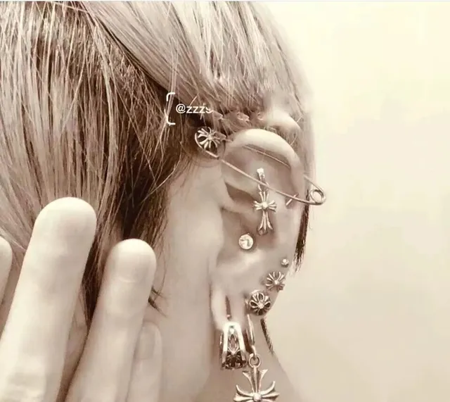 Chrome Hearts Boucles d'oreilles florales et croix 2