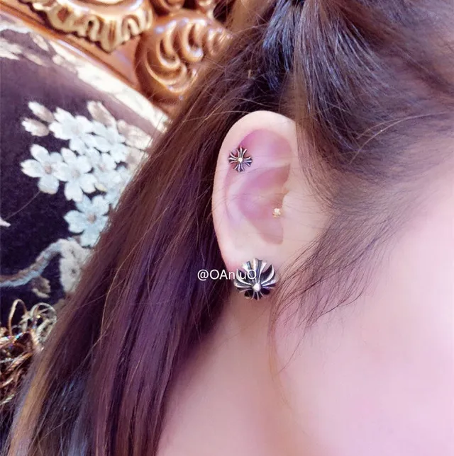 Chrome Hearts Boucles d'oreilles florales et croix 3