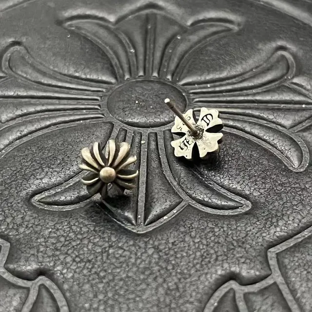 Chrome Hearts Boucles d'oreilles florales et croix 8