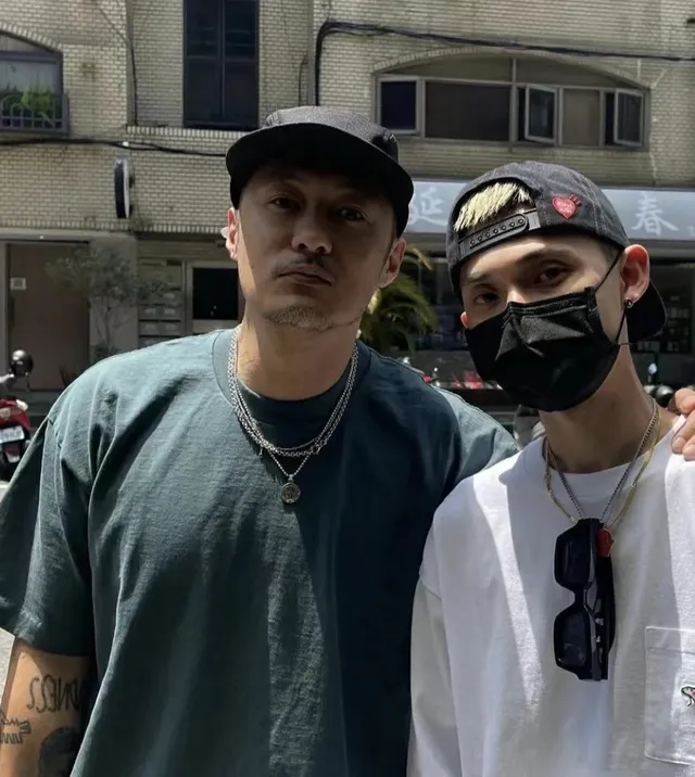 Chrome Hearts Colar Floral Círculo Prata Preto Pendente Circular Corrente de Bolas 2