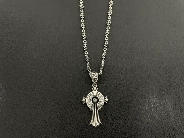 Chrome Hearts Pendentif Gothique Collier en Métal Argenté 2