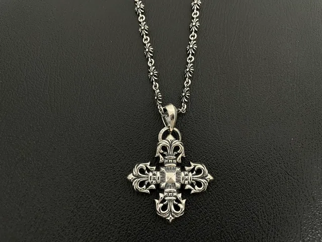 Chrome Hearts Pendentif Gothique Collier en Métal Argenté 3