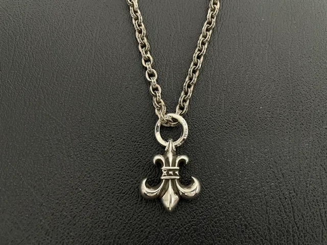 Chrome Hearts Pendentif Gothique Collier en Métal Argenté 8