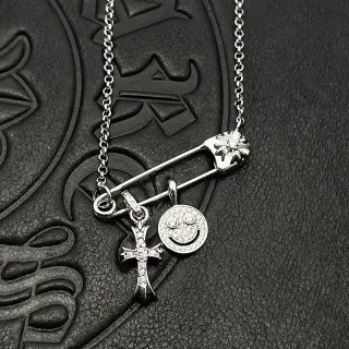 Chrome Hearts সেফটি পিন ক্রস এবং স্মাইলি মুখ নেকলেস