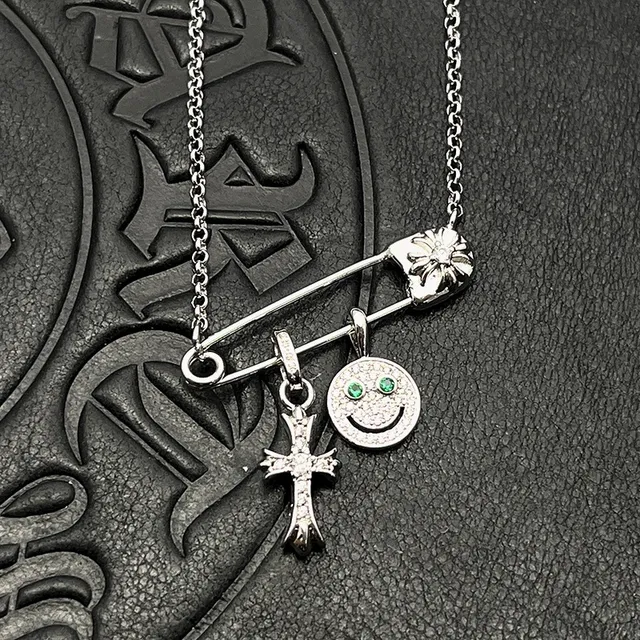 Chrome Hearts Épingle de Sécurité Croix et Visage Souriant Collier 3