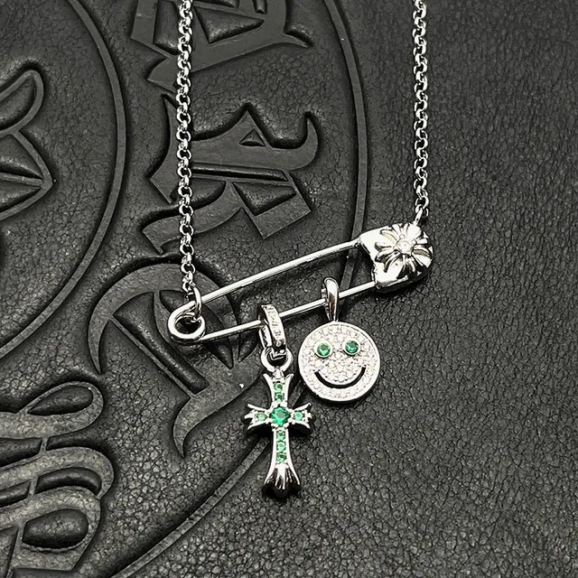 Chrome Hearts Épingle de Sécurité Croix et Visage Souriant Collier 4