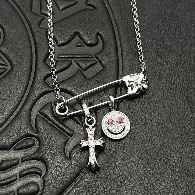 Chrome Hearts Épingle de Sécurité Croix et Visage Souriant Collier 6