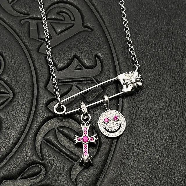 Chrome Hearts Épingle de Sécurité Croix et Visage Souriant Collier 7