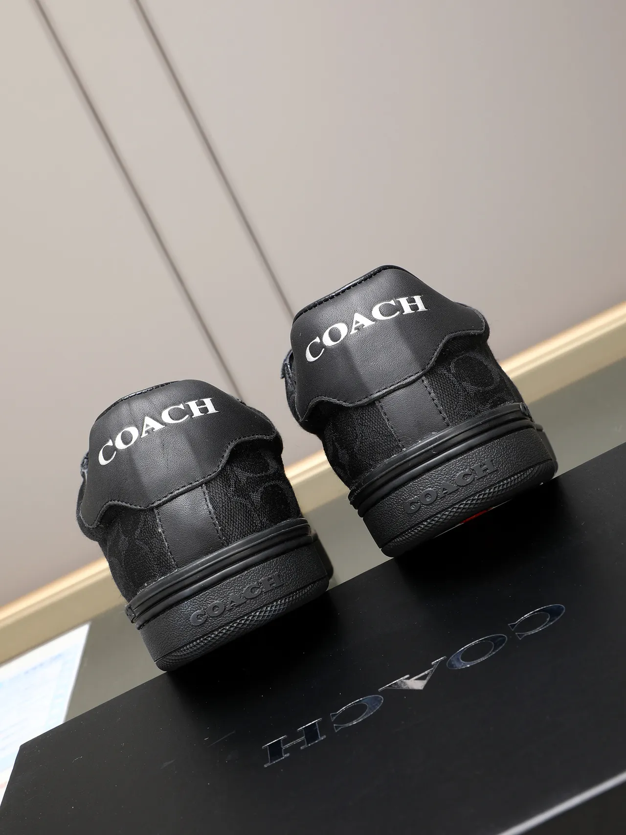Coach أسود مونوغرام جاكارد أعلى جلد ناعم كاب الإصبع Lifestyle Sneakers 3