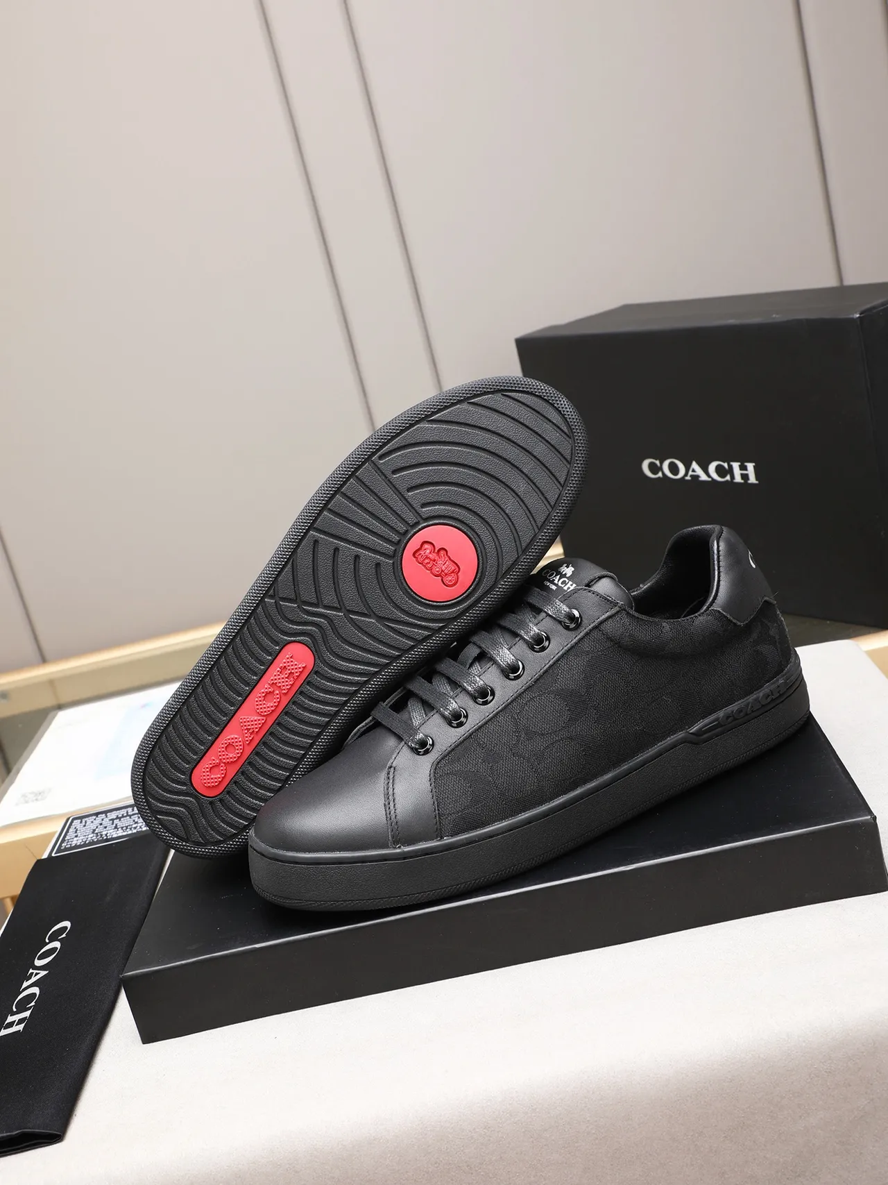 Coach أسود مونوغرام جاكارد أعلى جلد ناعم كاب الإصبع Lifestyle Sneakers 4