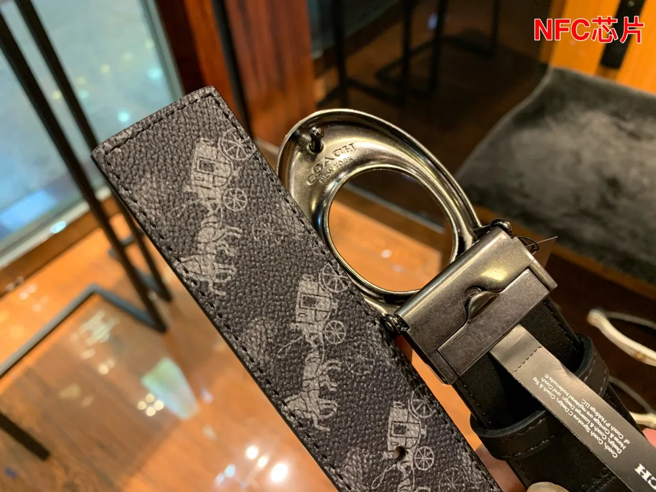 Cinto de couro texturizado Coach cinza preto com impressão Monogram 4