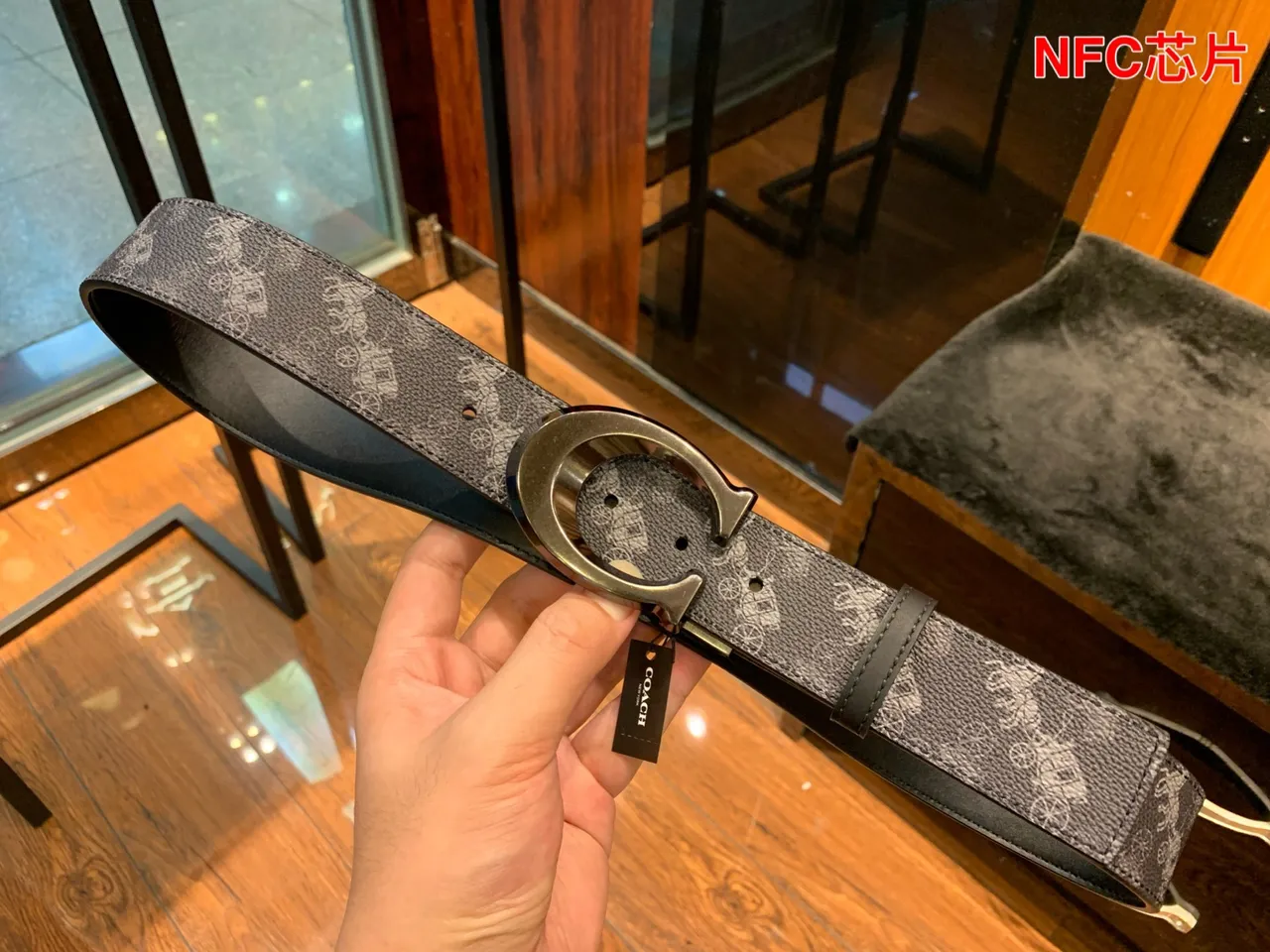 Cinto de couro texturizado Coach cinza preto com impressão Monogram 5