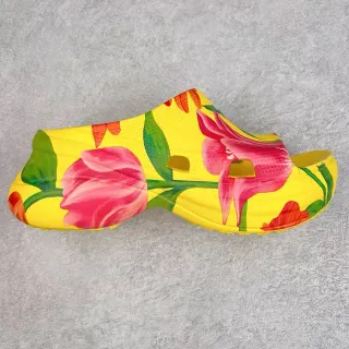 Crocs Classic Clog হলুদ ফুলের প্রিন্ট ক্লগ