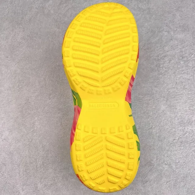 Crocs Classic Clog sabot jaune imprimé floral 2