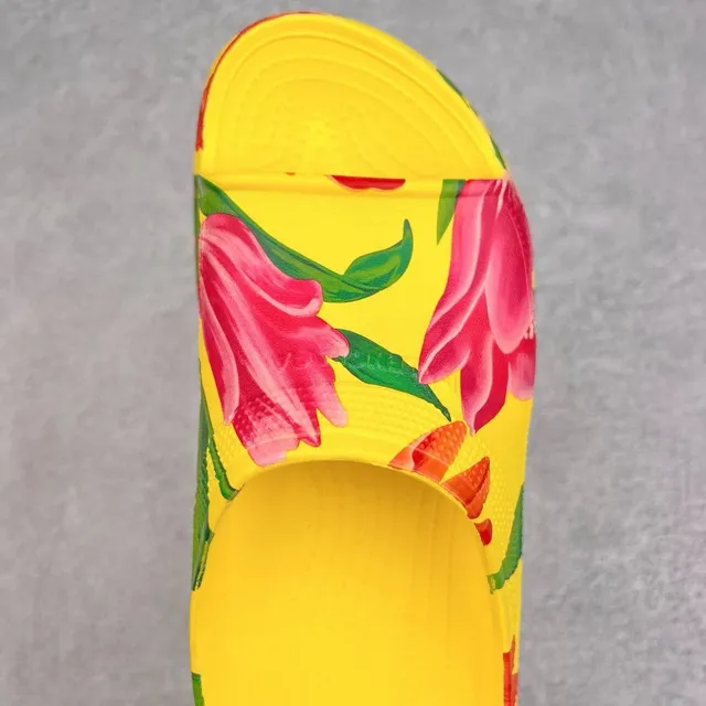 Crocs Classic Clog sabot jaune imprimé floral 7