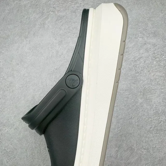 Crocs Echo أسود أبيض منصة قابلة للتعديل حزام قابل للتعديل كلوج 7