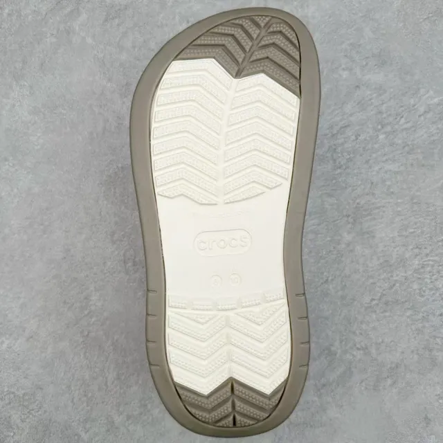 Crocs Echo أسود أبيض منصة قابلة للتعديل حزام قابل للتعديل كلوج 9