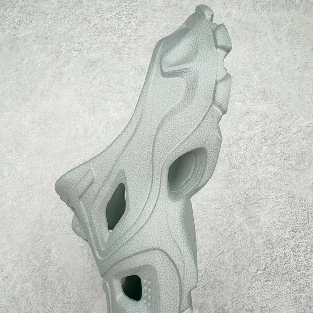 Crocs رمادي رغوة مطبوغة فتحات مهوية زق 4