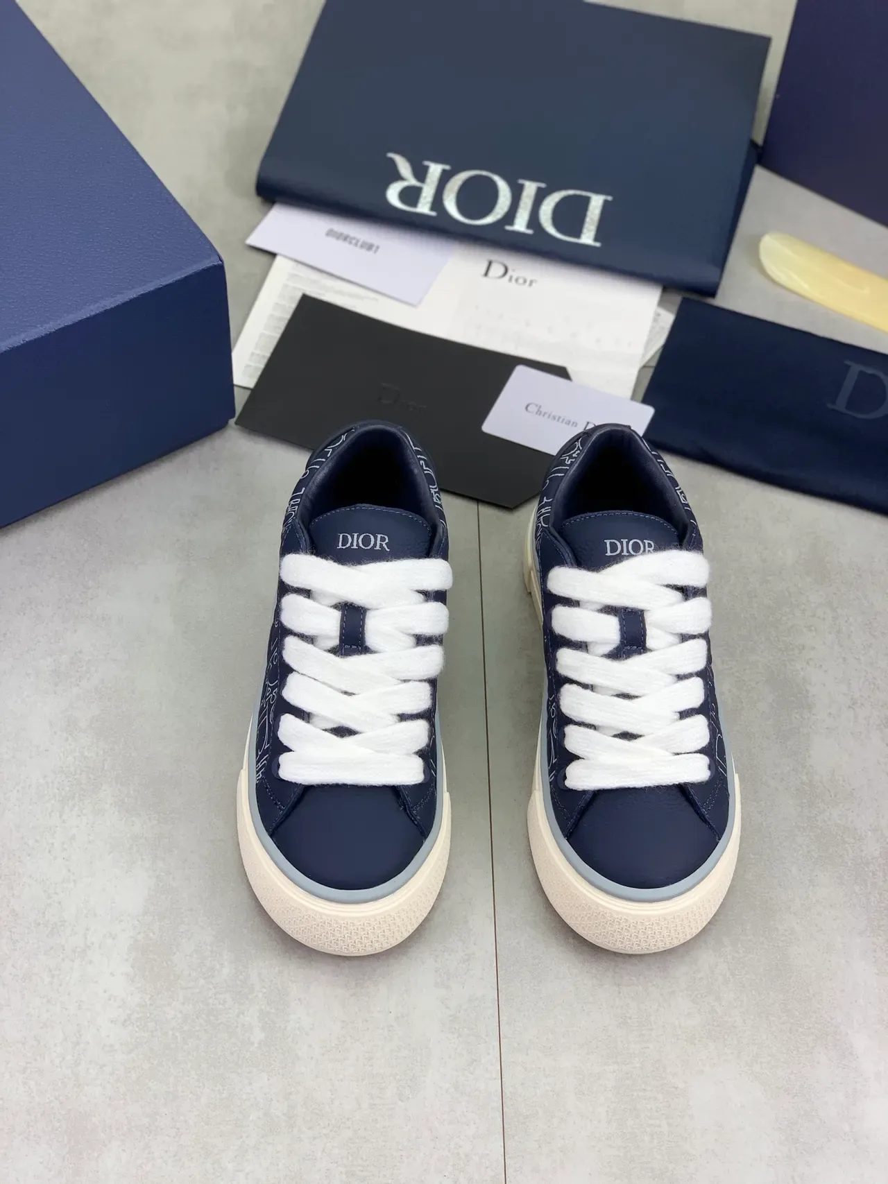 Dior B23 Monogram Navy et Blanc Lifestyle Sneakers 4