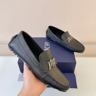 Dior काला चांदी दानेदार चमड़ा Metal Logo Hardware लोफर