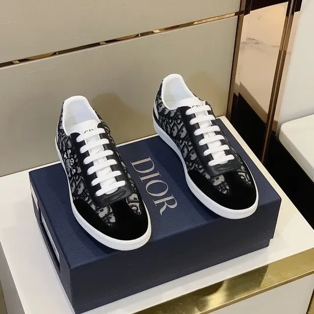 Dior Black White Oblique Monogram Canvas Skull-and-Crossbones Embroidery Lifestyle Sneakers 2