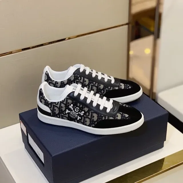 Dior Black White Oblique Monogram Canvas Skull-and-Crossbones Embroidery Lifestyle Sneakers 3