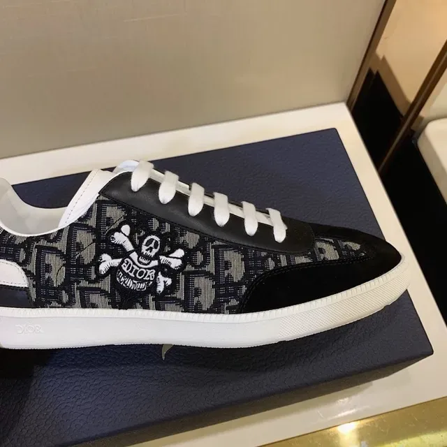 Dior Black White Oblique Monogram Canvas Skull-and-Crossbones Embroidery Lifestyle Sneakers 5