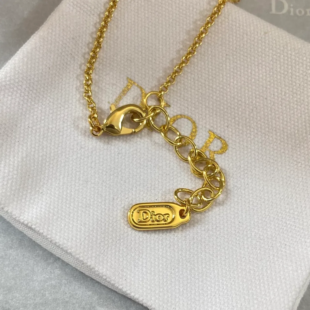 Dior Dioriviera Bracelet Chaîne dorée rose forme D charm 2