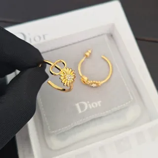Dior 花卉水晶圈耳