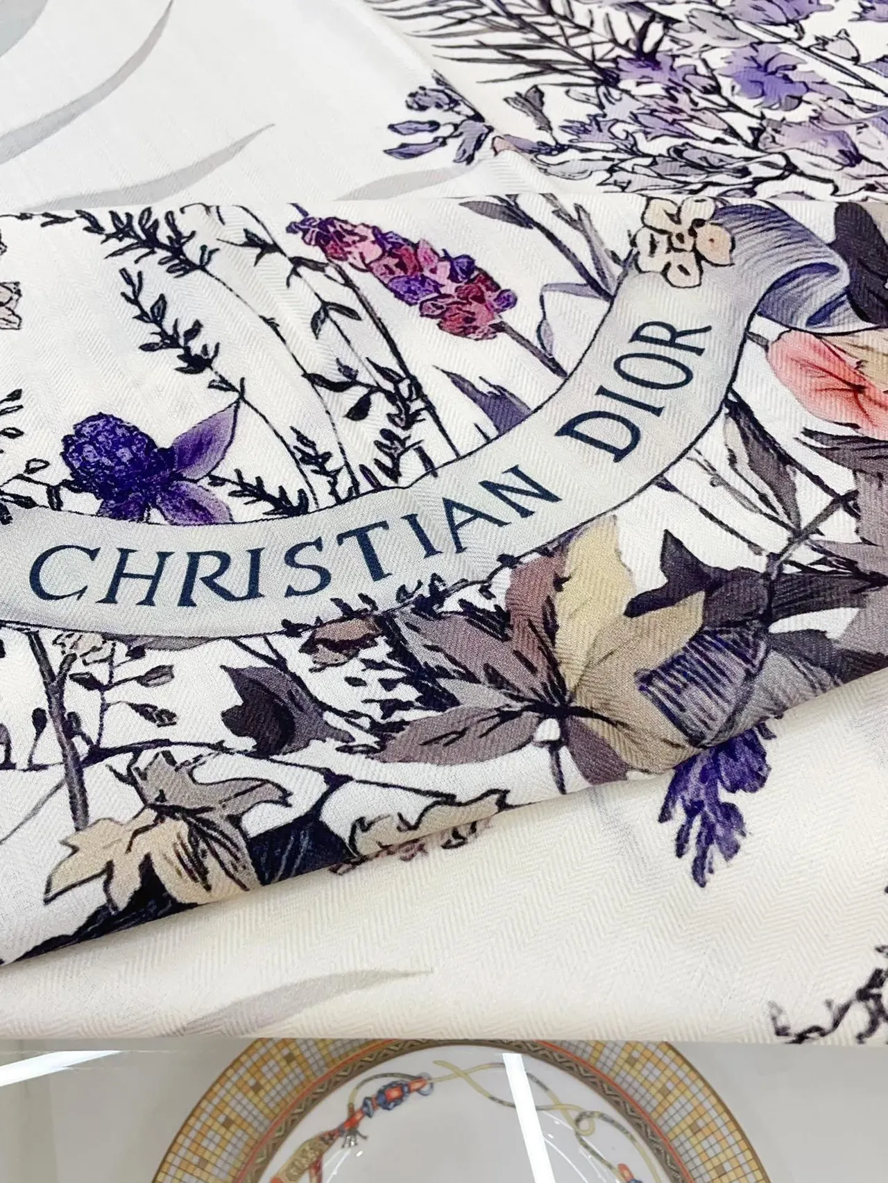 Dior lenço de seda com estampado floral em creme 9