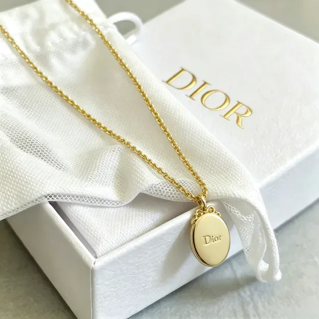 Collier Dior La D de Gold White Oval Locket Pendant Pavé Crystal Bezel 3