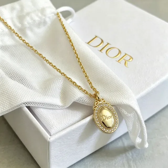 Collier Dior La D de Gold White Oval Locket Pendant Pavé Crystal Bezel 4