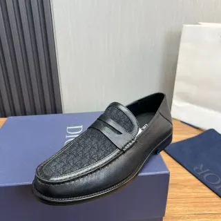Dior काला टेक्स्चर्ड मोनोग्राम मोक-टो पेनी लूफर