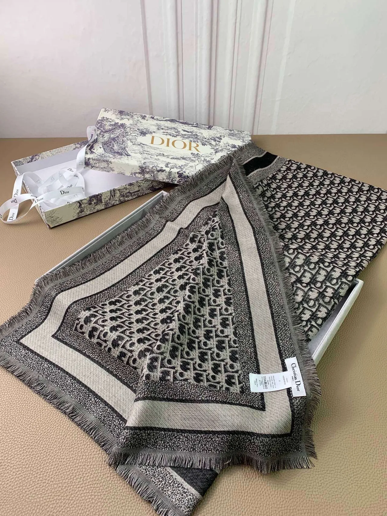 Dior Oblique Monogram cachecol bege e preto de cashmere 6