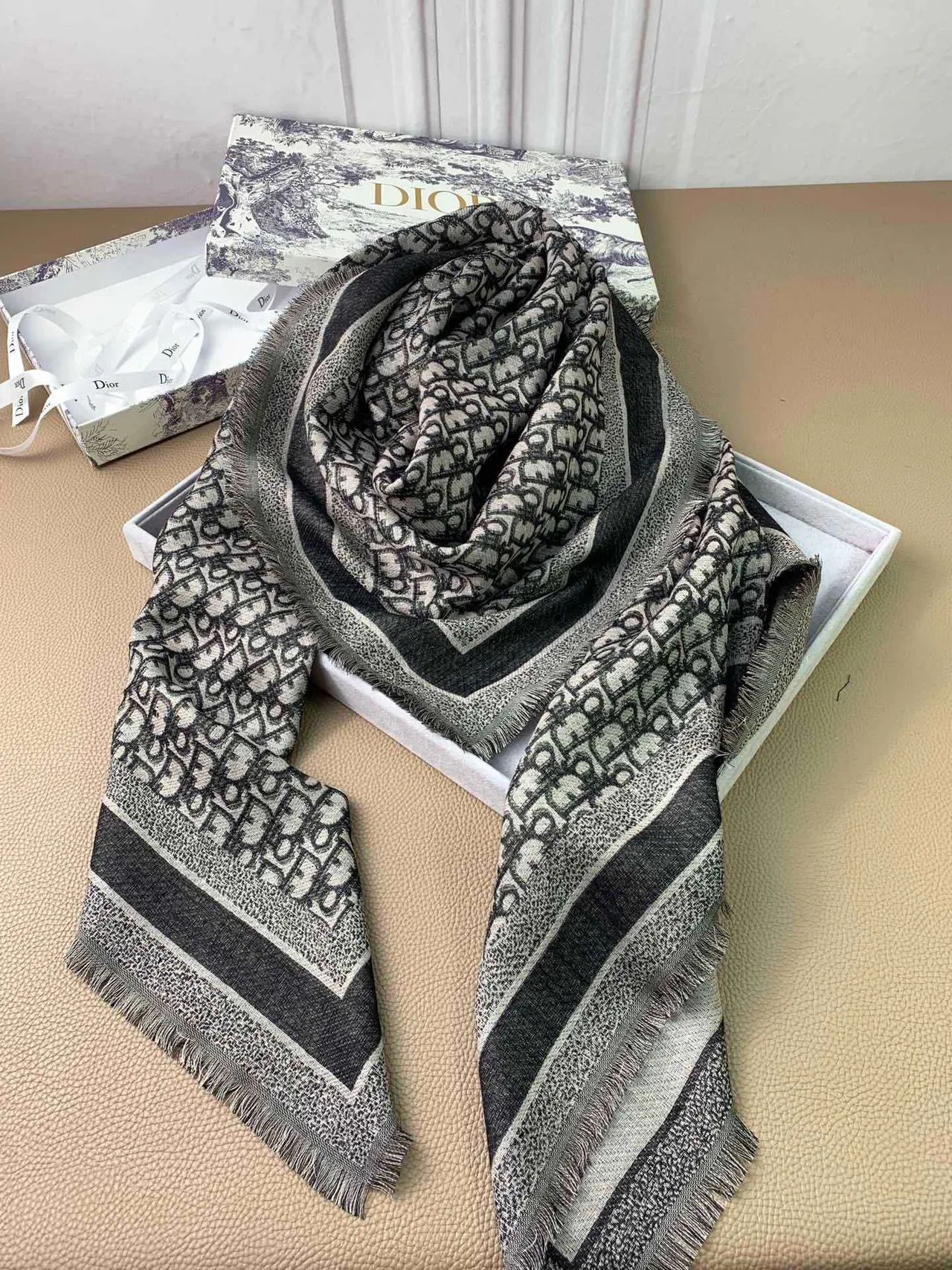 Dior Oblique Monogram cachecol bege e preto de cashmere 7