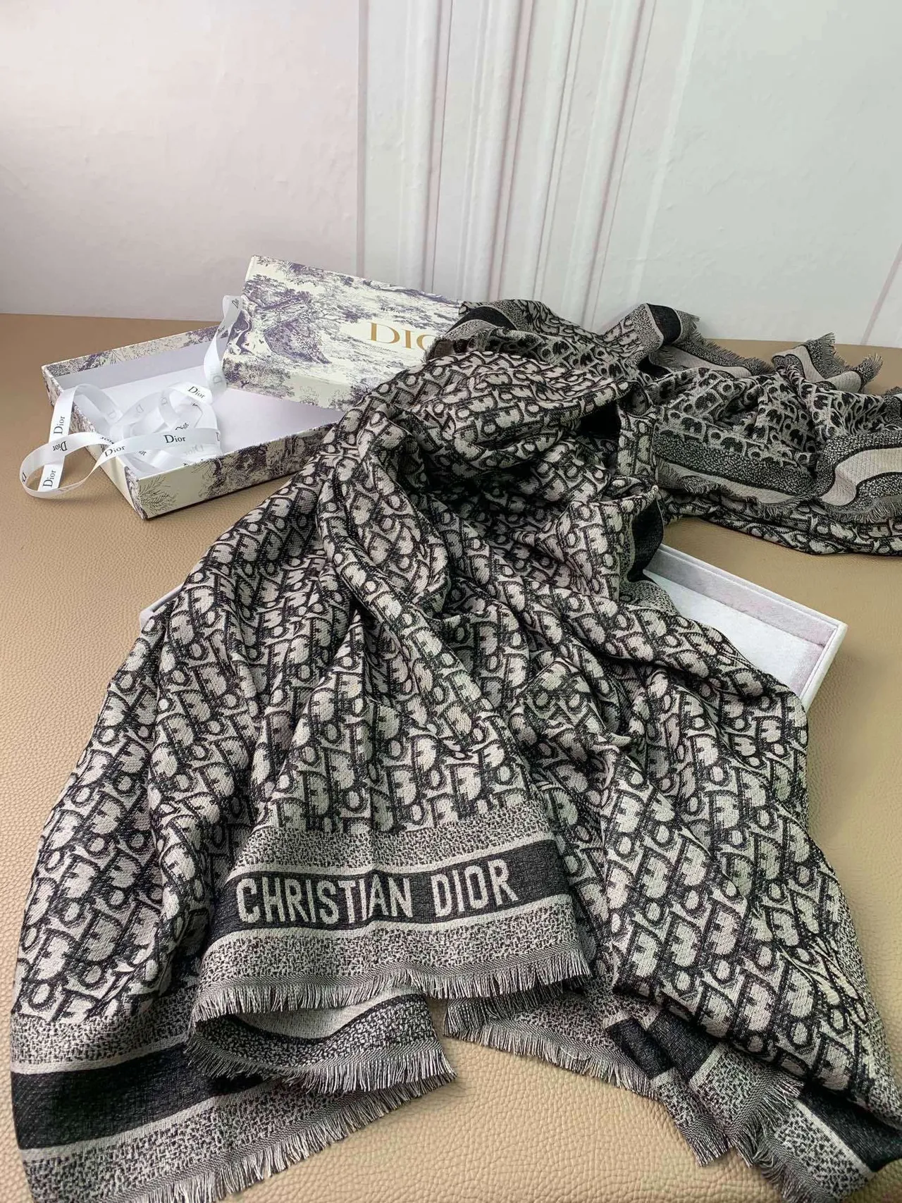 Dior Oblique Monogram cachecol bege e preto de cashmere 9