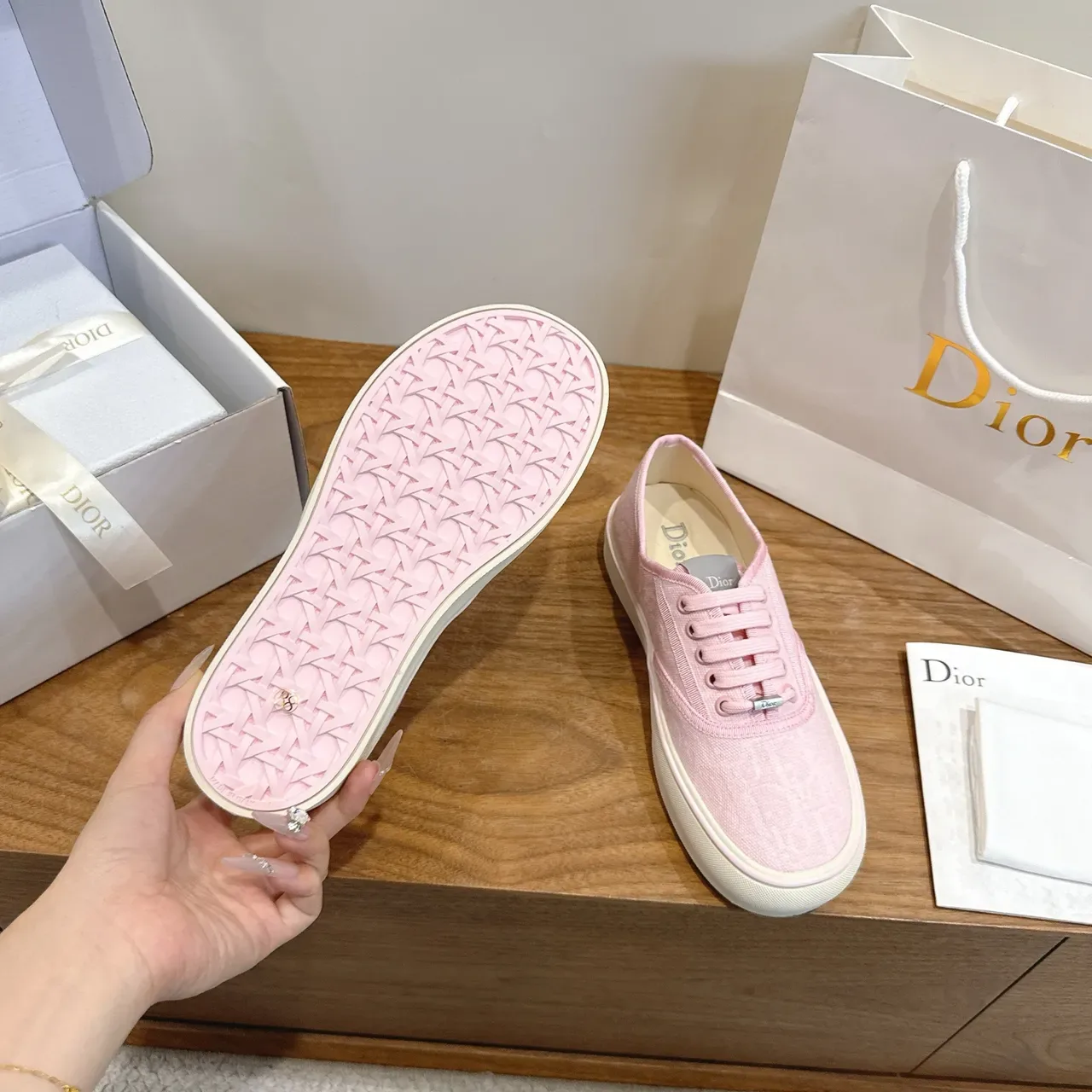 Dior أحذية رياضية كانفاس وردي أبيض لايت ستايل منخفض 2