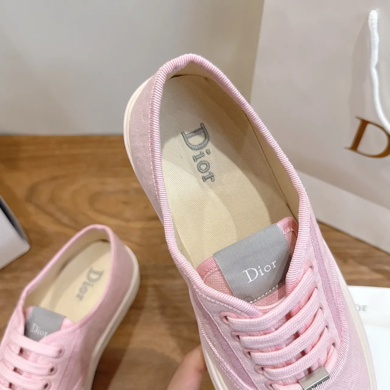 Dior أحذية رياضية كانفاس وردي أبيض لايت ستايل منخفض 4