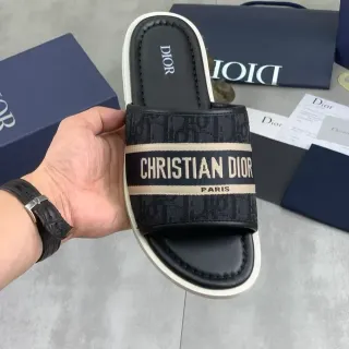 Dior स्लाइड काला और बेज मॉनोग्राम स्ट्रैप स्लिपर्स